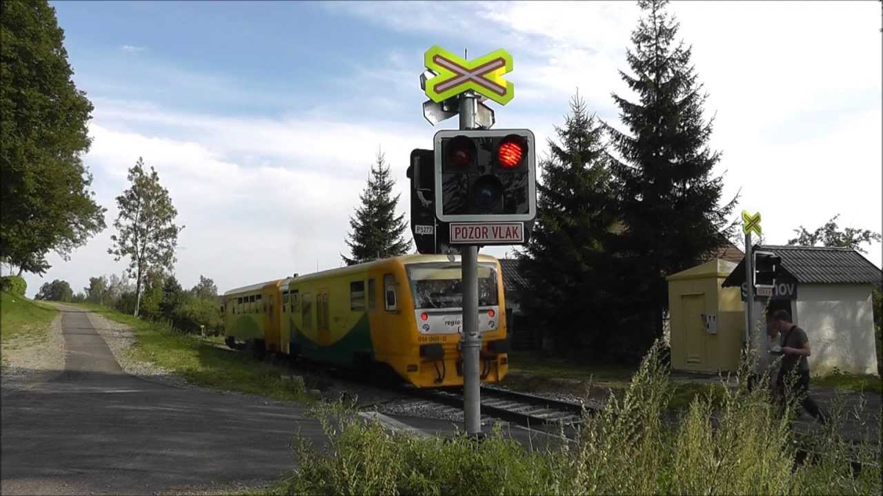 Výstražníky AŽD PV 97 na přejezdu v Sobíňově (foto: David Krňávek)